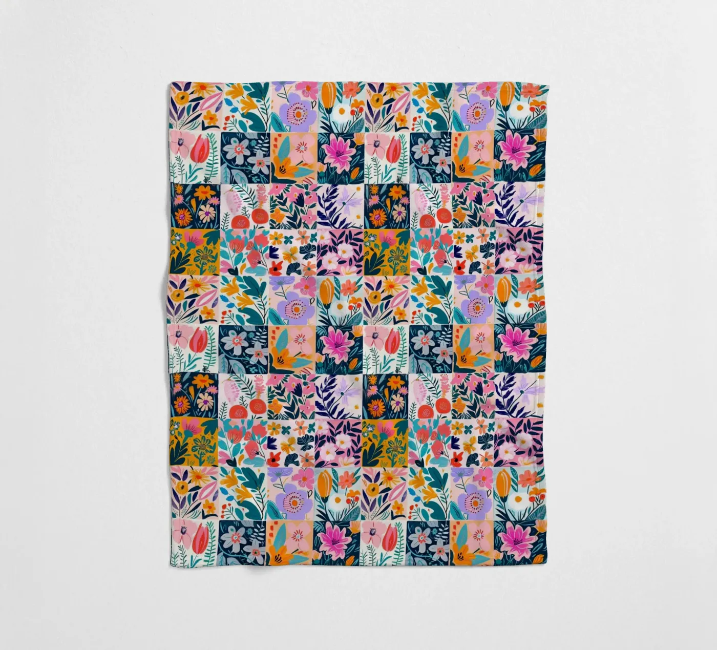 Floral Patchwork Fleecedecke von Sunflower Soul Studio
