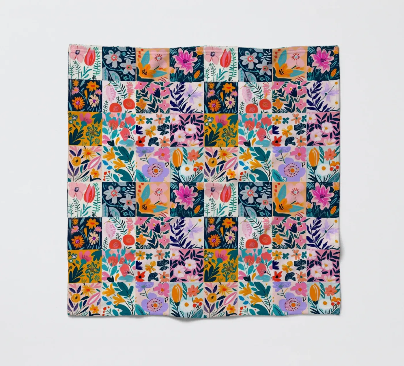 Floral Patchwork Fleecedecke von Sunflower Soul Studio