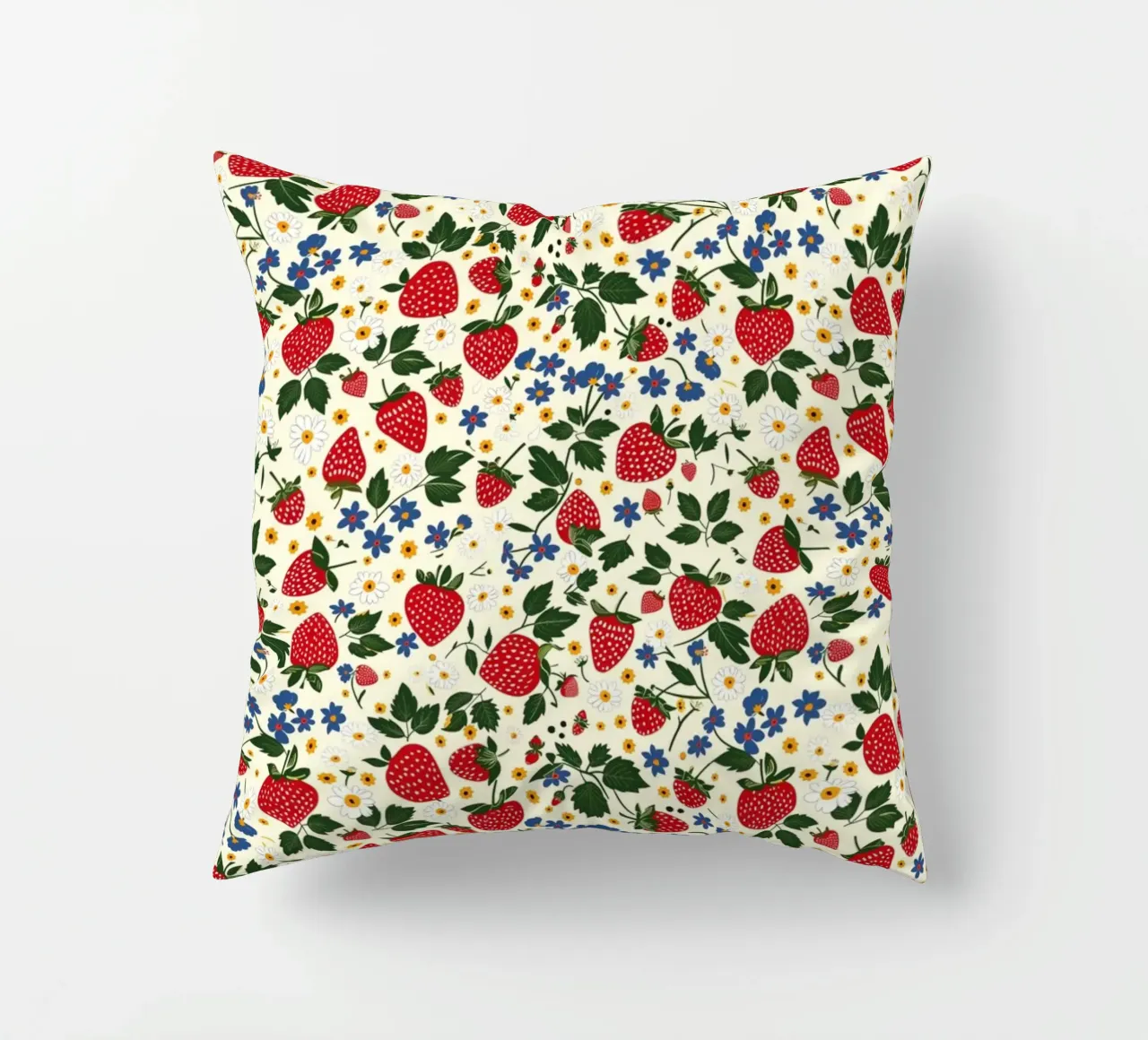 Strawberries and Flowers cuscino da Sunflower Soul Studio