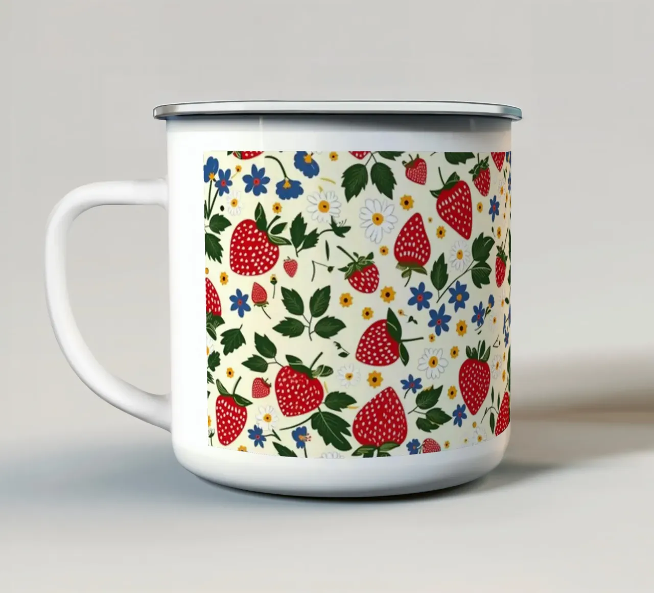 Strawberries and Flowers tazza in smalto da Sunflower Soul Studio