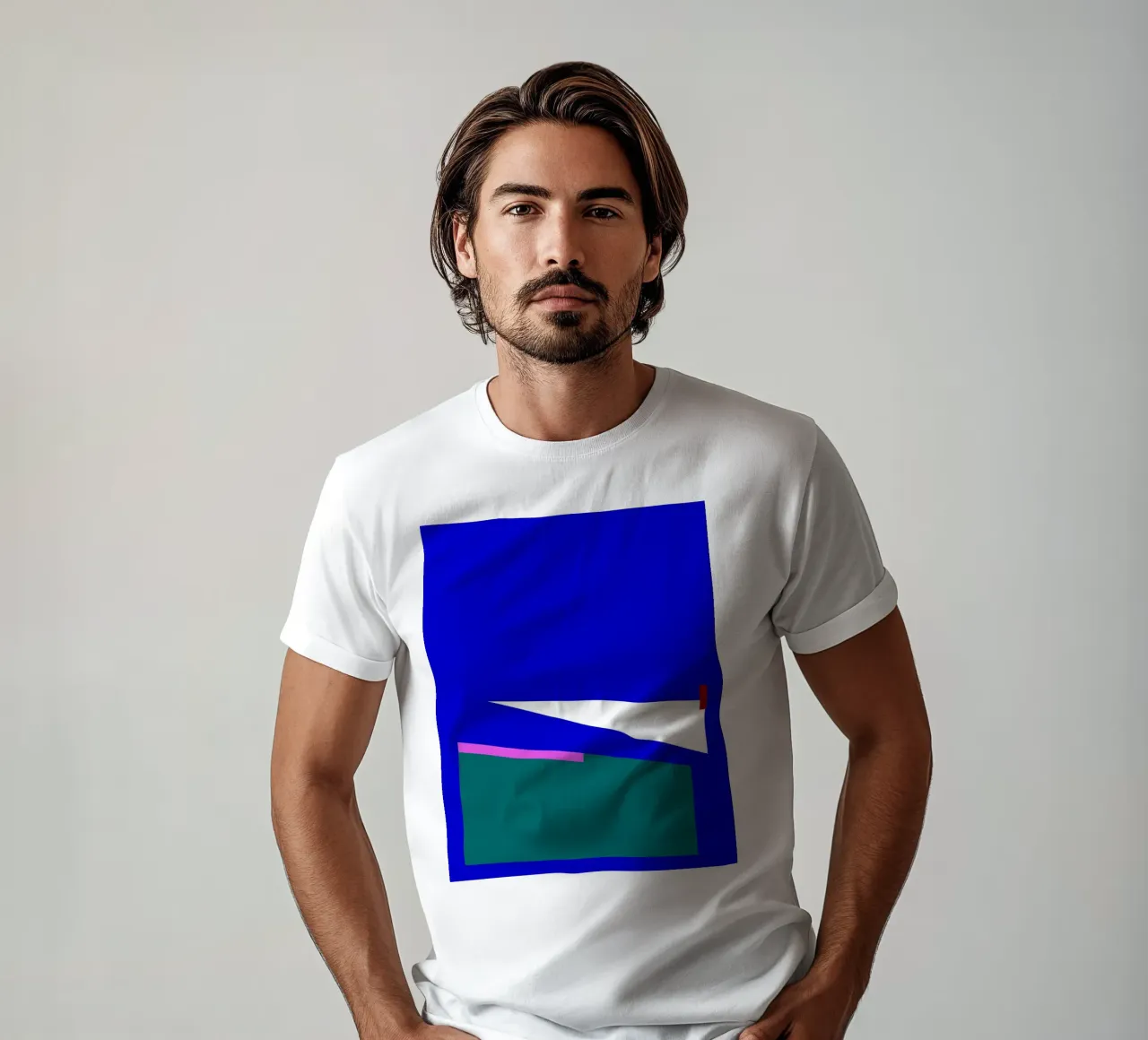 Geometrische abstracte compositie in blauw, groen en roze t-shirt van Artbyvo