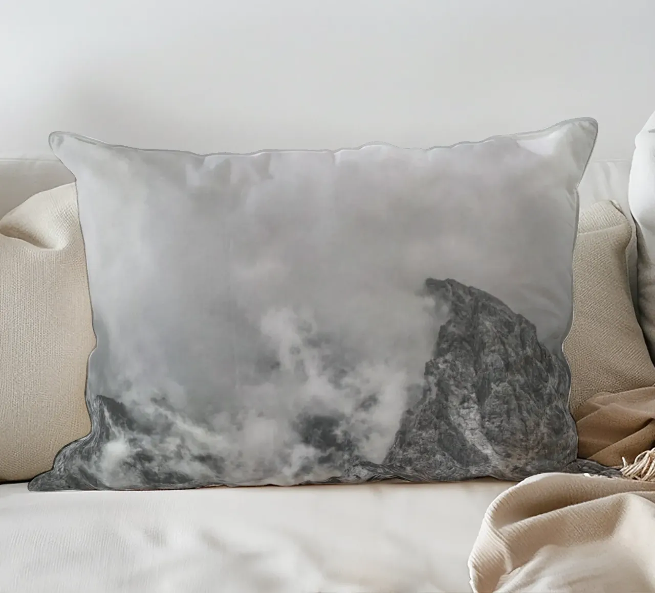 Clouds Forming 1 cuscino da Nur Mut