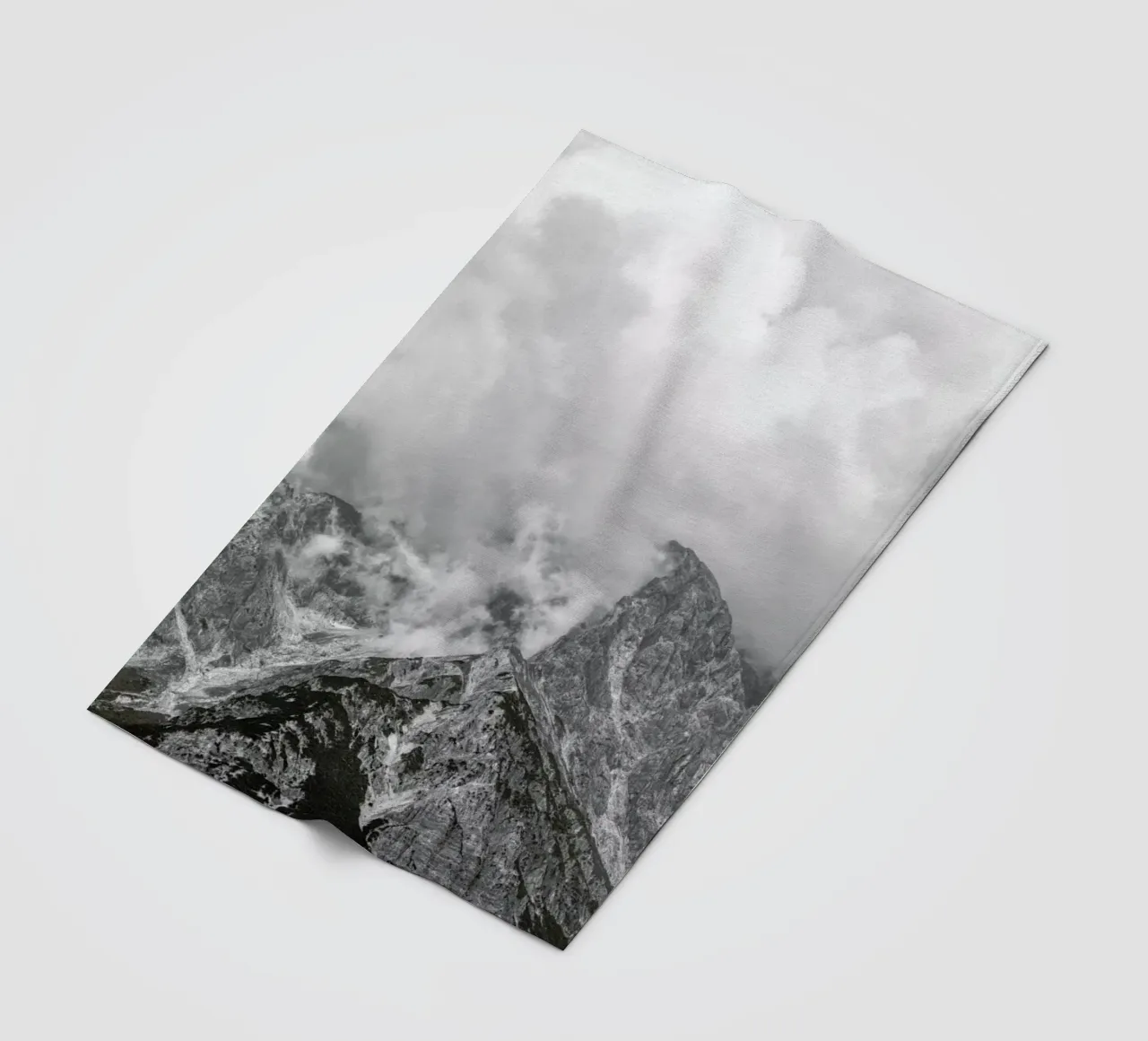 Clouds Forming 1 coperta in pile da Nur Mut