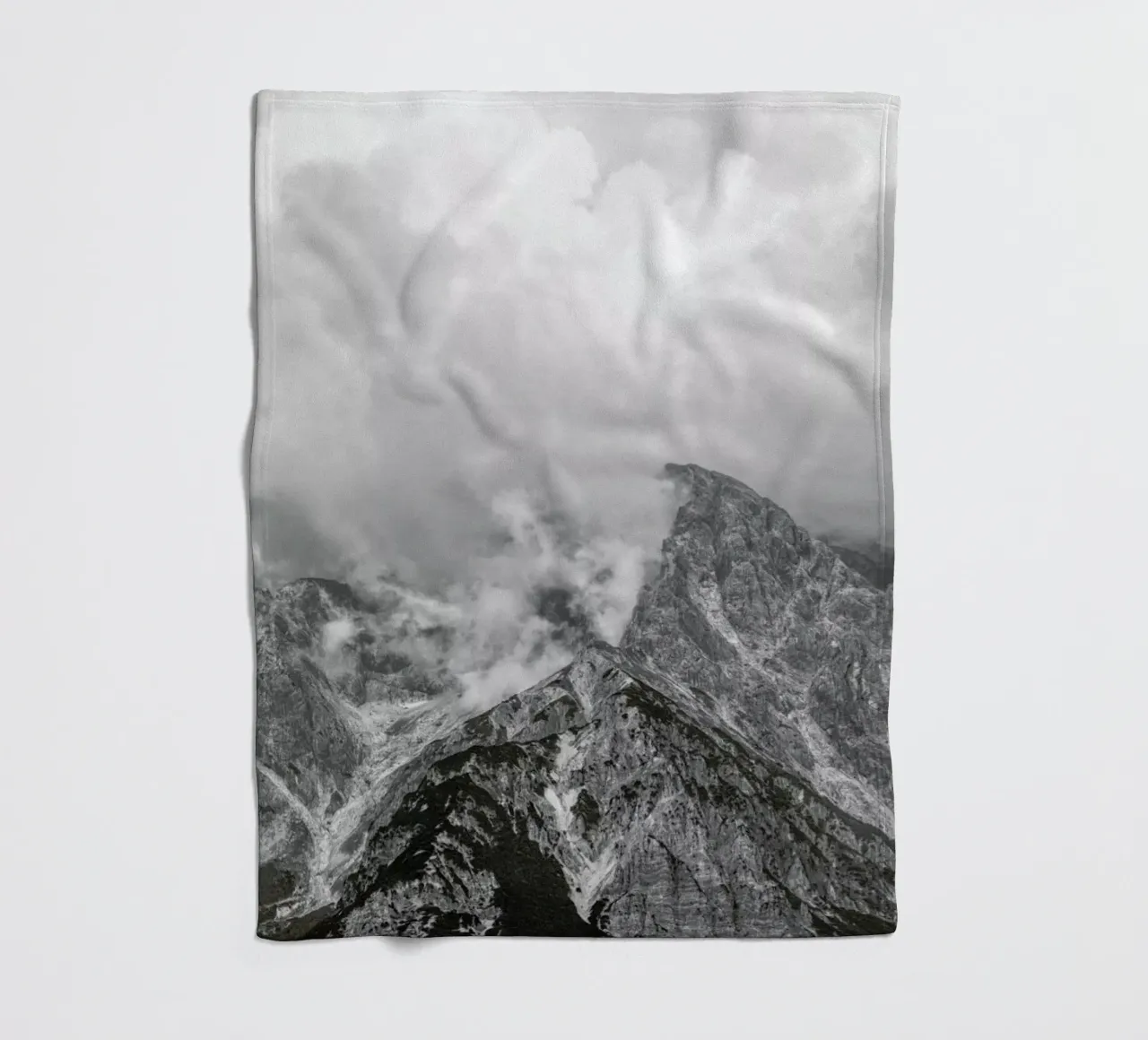 Clouds Forming 1 coperta in pile da Nur Mut