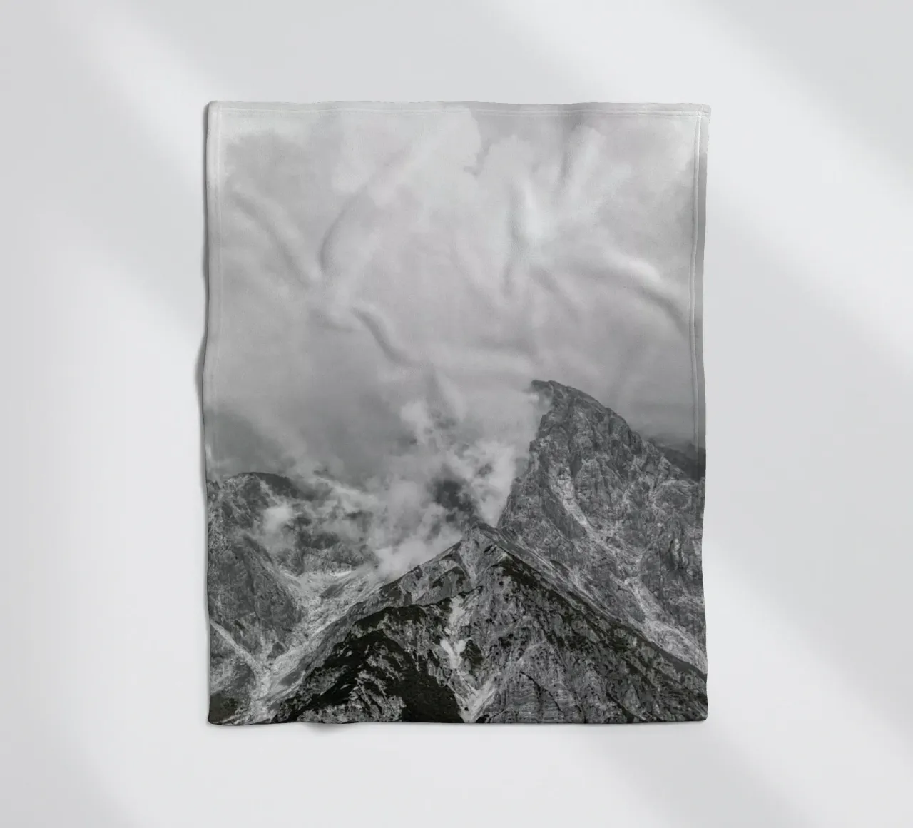 Clouds Forming 1 coperta in pile da Nur Mut