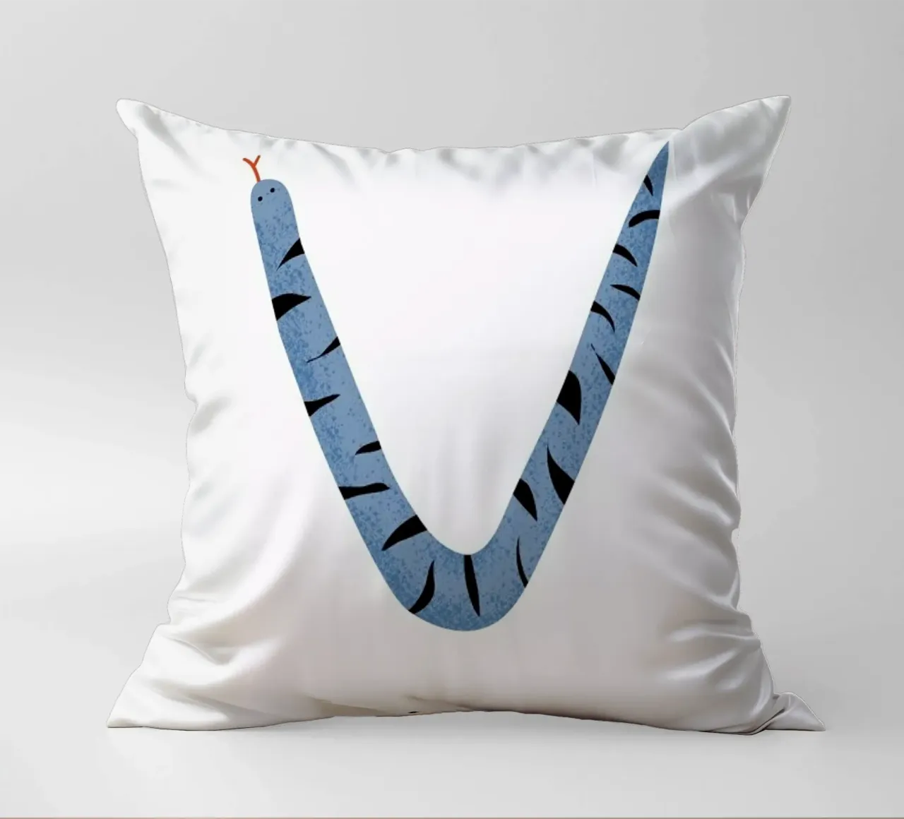 V for Viper cuscino da Little Flourishes