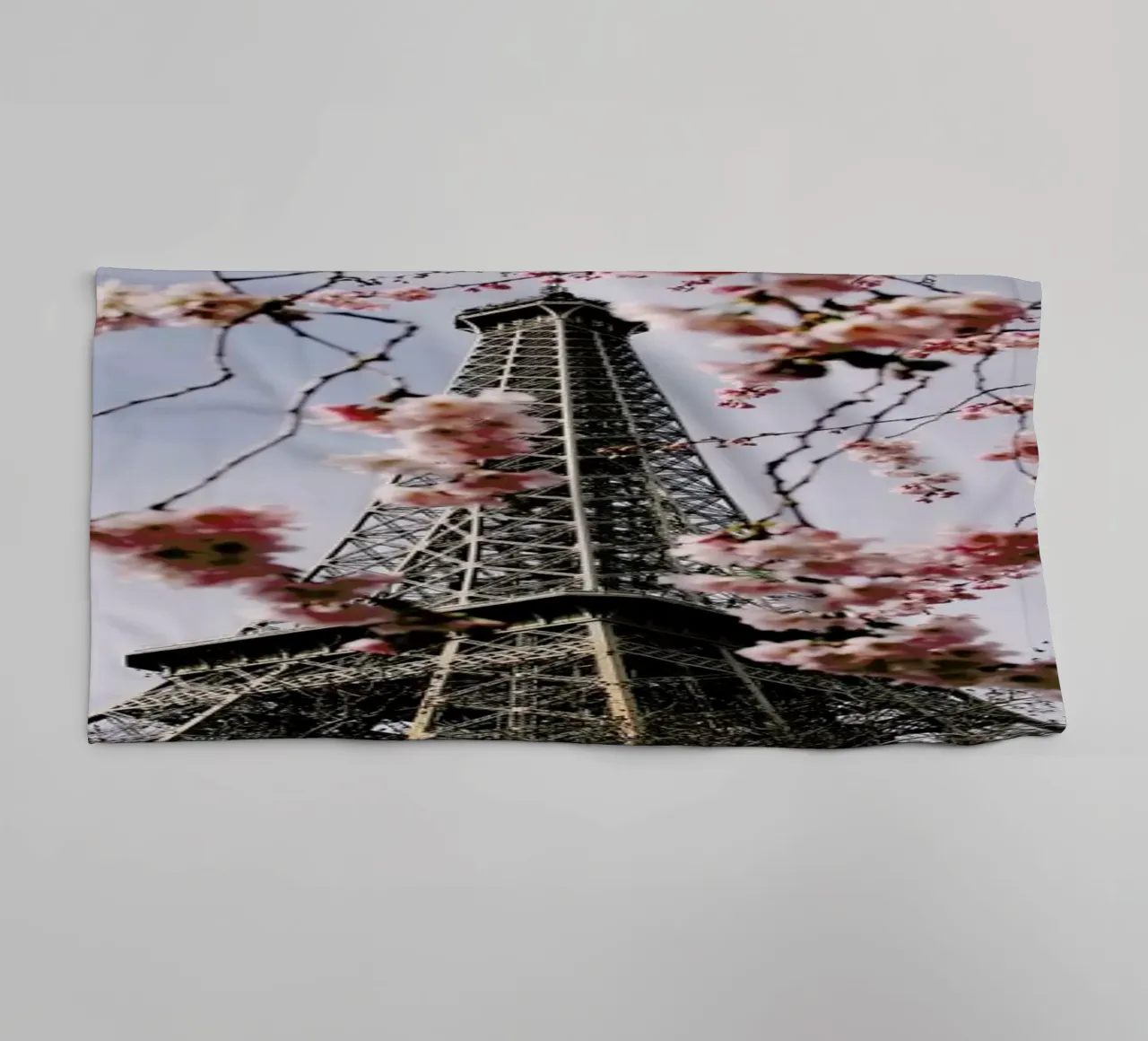Paris In Spring @Kruti_Doctor asciugamano da bagno da EyeEm Mobile GmbH