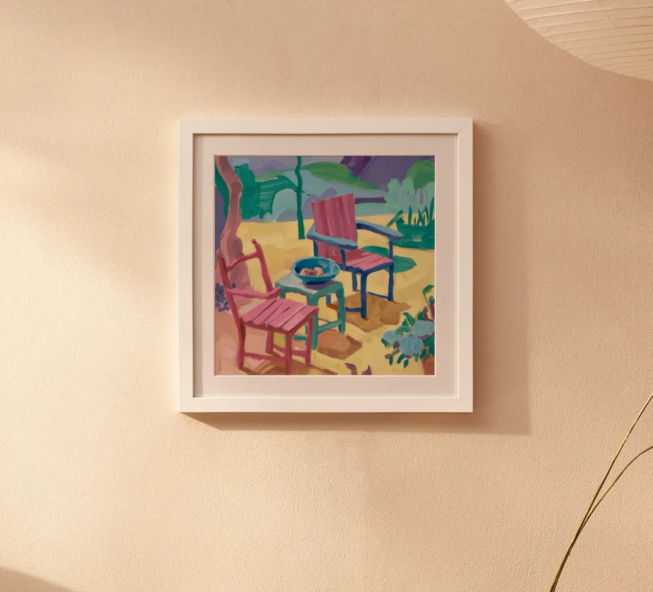 Sussurri della sedia da giardino poster con telaio in legno da Mystic Grain