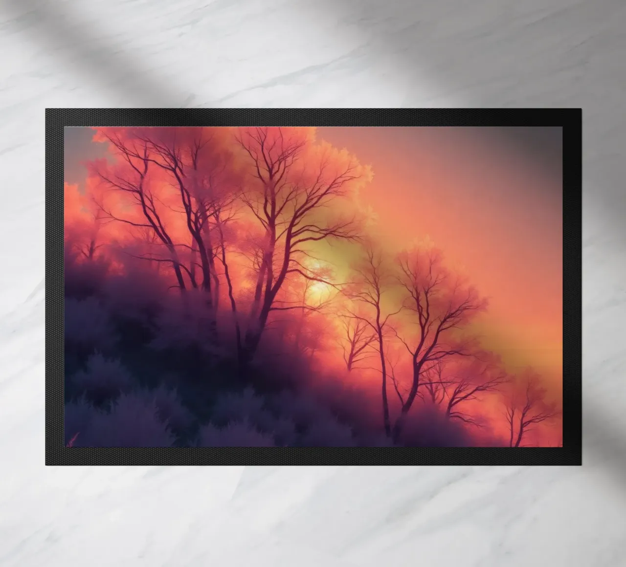 Tramonto invernale sugli alberi smerigliati in una serata fredda in un'area sere zerbino da DesignDoodle