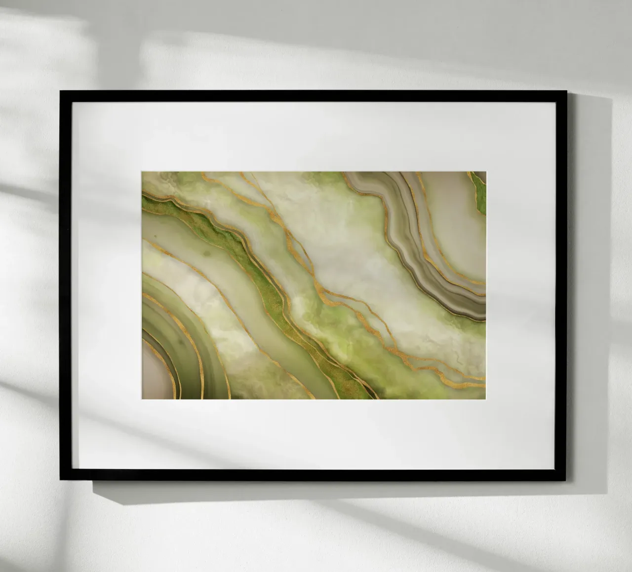 Eleganza marmorizzata Superficie di lusso senza tempo Oro Verde poster con telaio in legno da Andrea Haase Modern Home