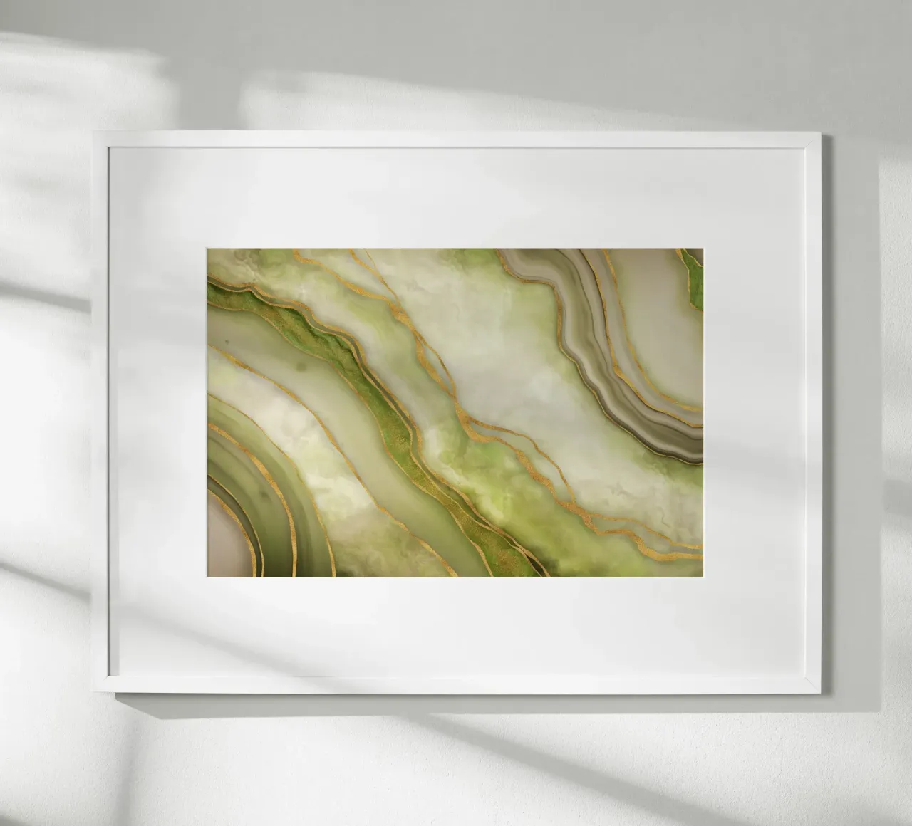 Eleganza marmorizzata Superficie di lusso senza tempo Oro Verde poster con telaio in legno da Andrea Haase Modern Home