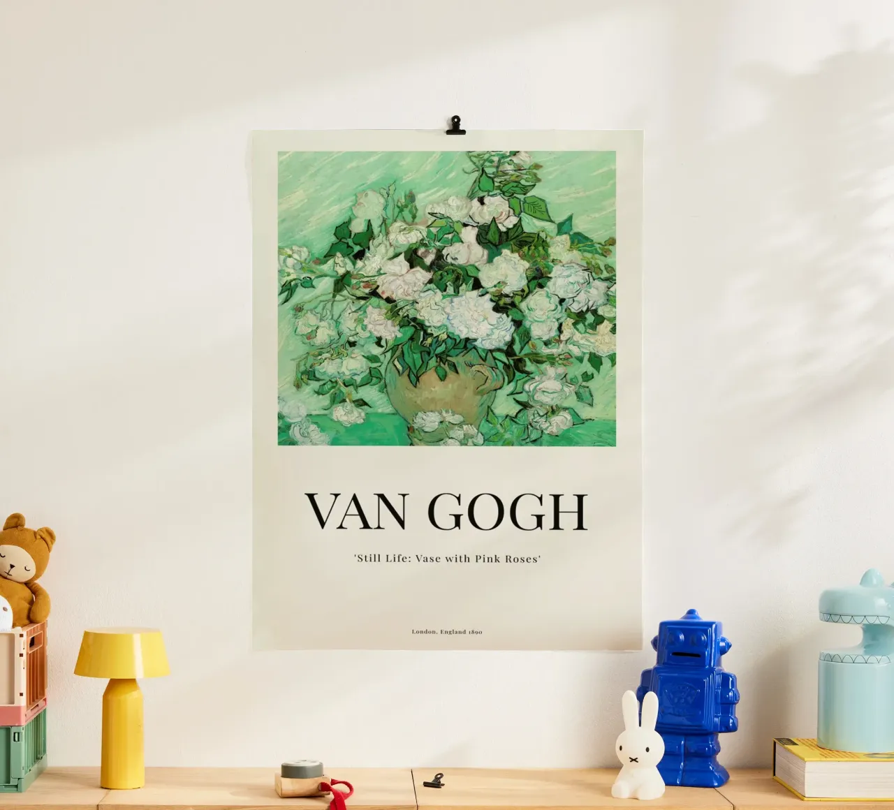 van Gogh - Still Life: Vase with Pink Roses poster con telaio in plastica da ARTOTHEK