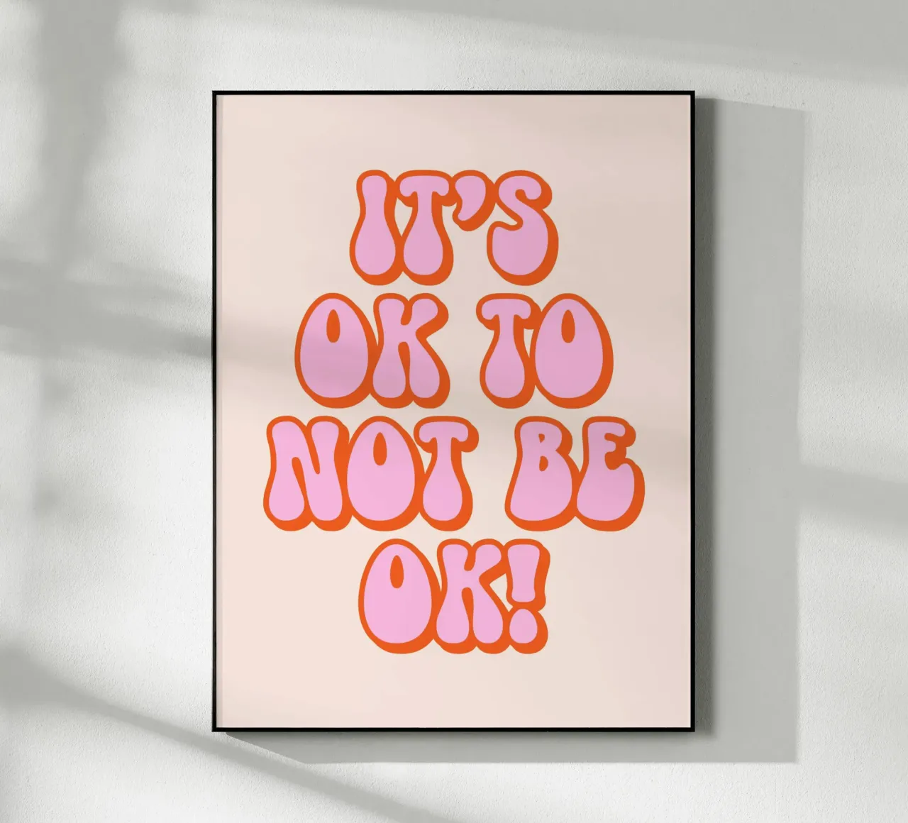Es ist in Ordnung, nicht in Ordnung zu sein Zitat (Pfirsich und Rosa Ton) Acryl-Glas von Paigaam Studio