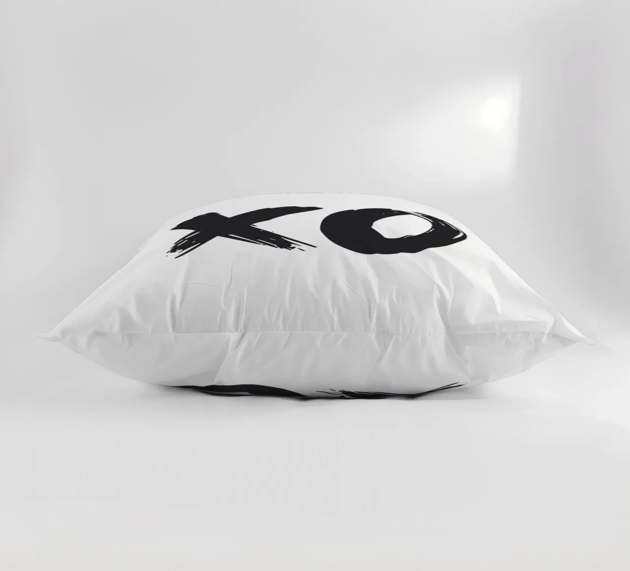 XO - Tipografía de abrazos y besos cojín de NouveauPrints