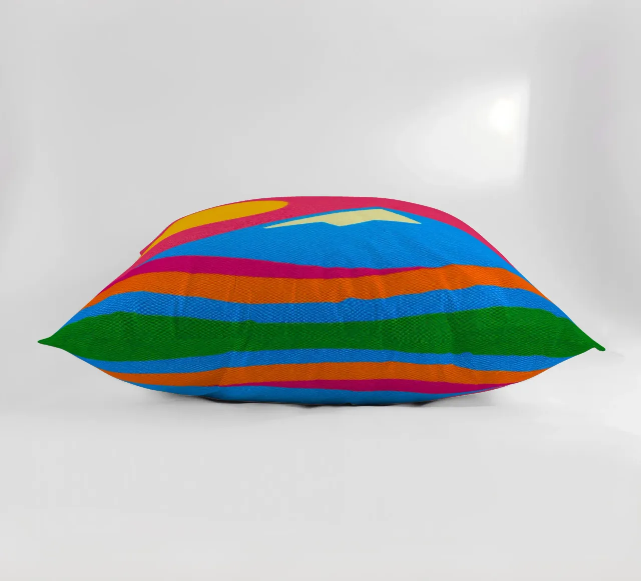 Il Monte Fuji: un'esplosione pop nel cuore del Giappone cuscino da Affiches Soleil & Déco Lumineuse – Sunny