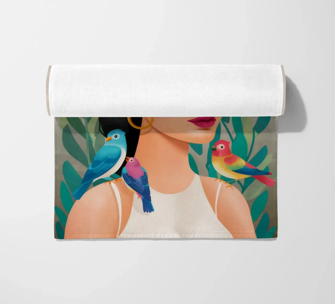 Gelassene Vögel Strandtuch von Ivory Frame
