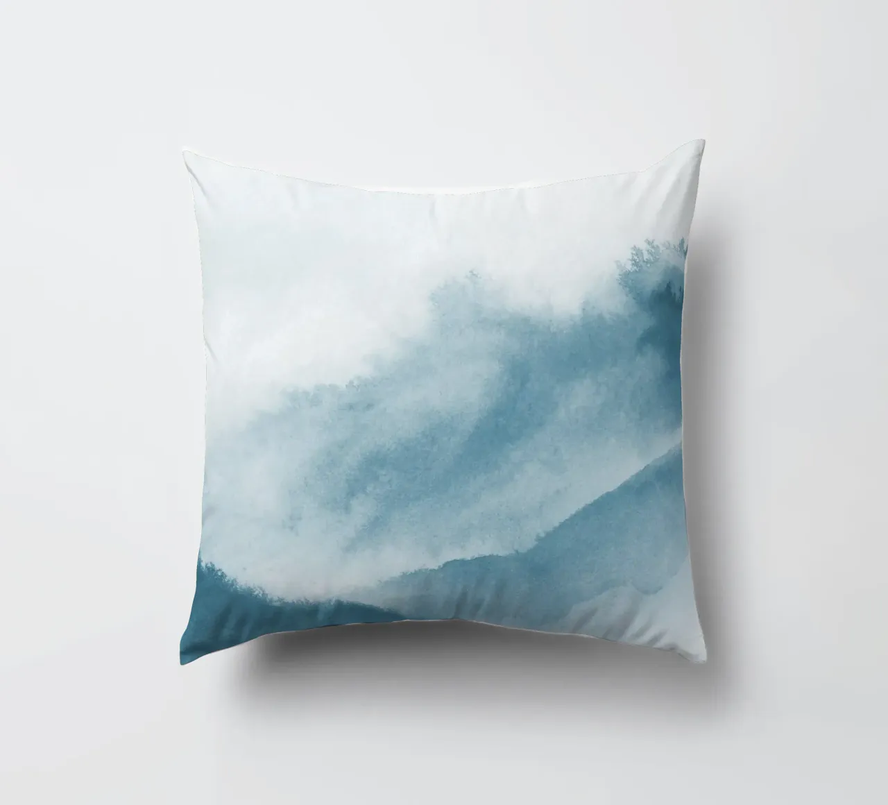 Mistig groenblauw kussen van NouveauPrints