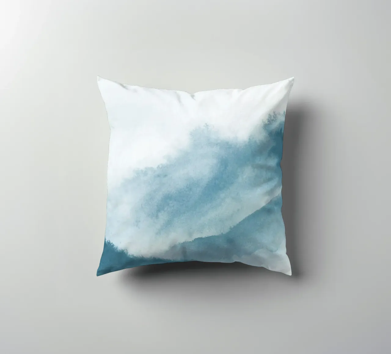 Mistig groenblauw kussen van NouveauPrints