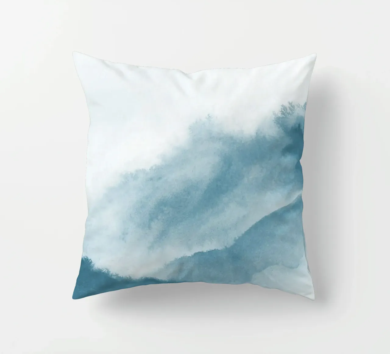 Mistig groenblauw kussen van NouveauPrints