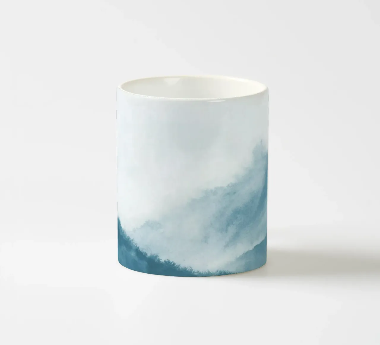 Nebbiosa montagna verde acqua tazza in ceramica da NouveauPrints