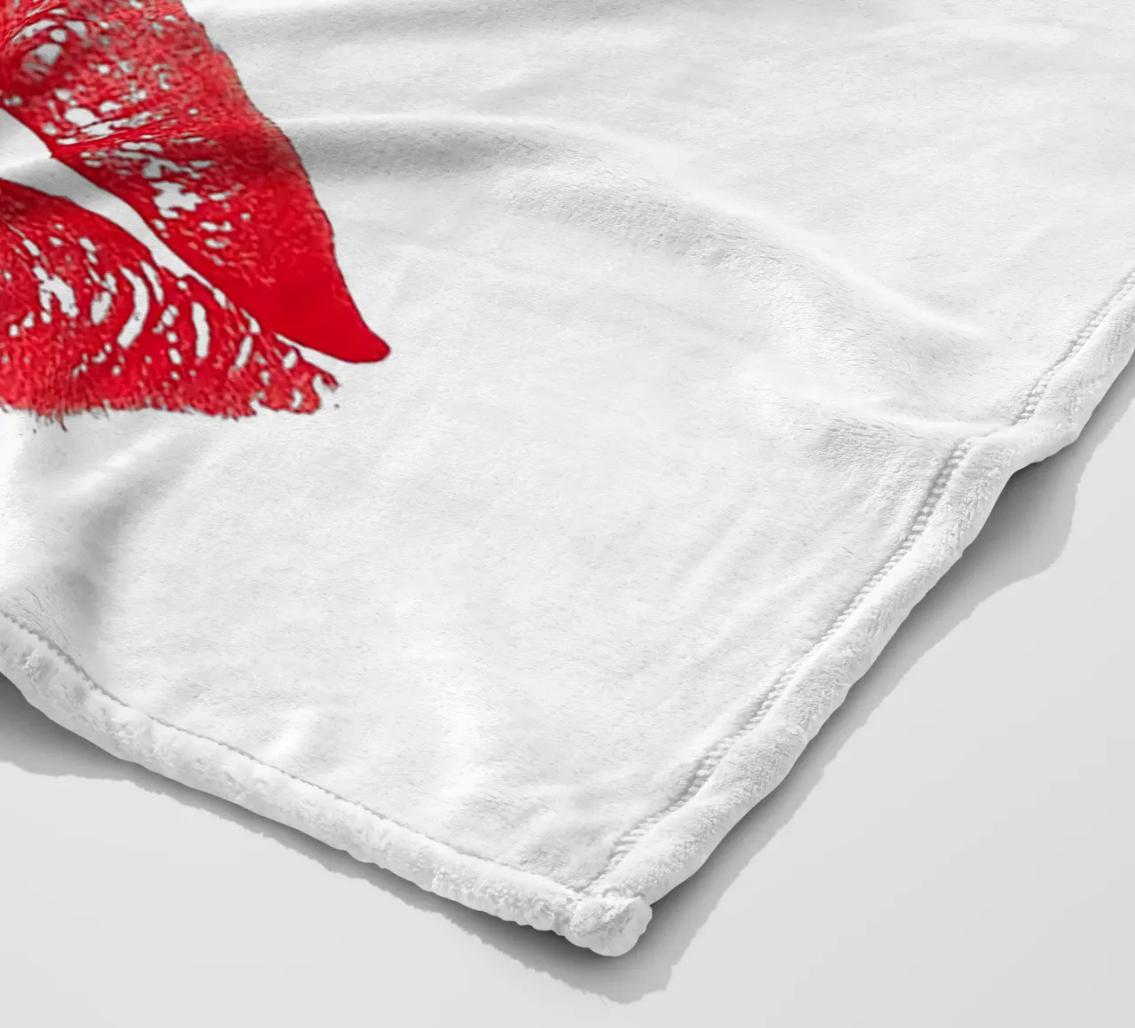 Red Lipstick n Kiss coperta in pile da Attaboy Dsgn