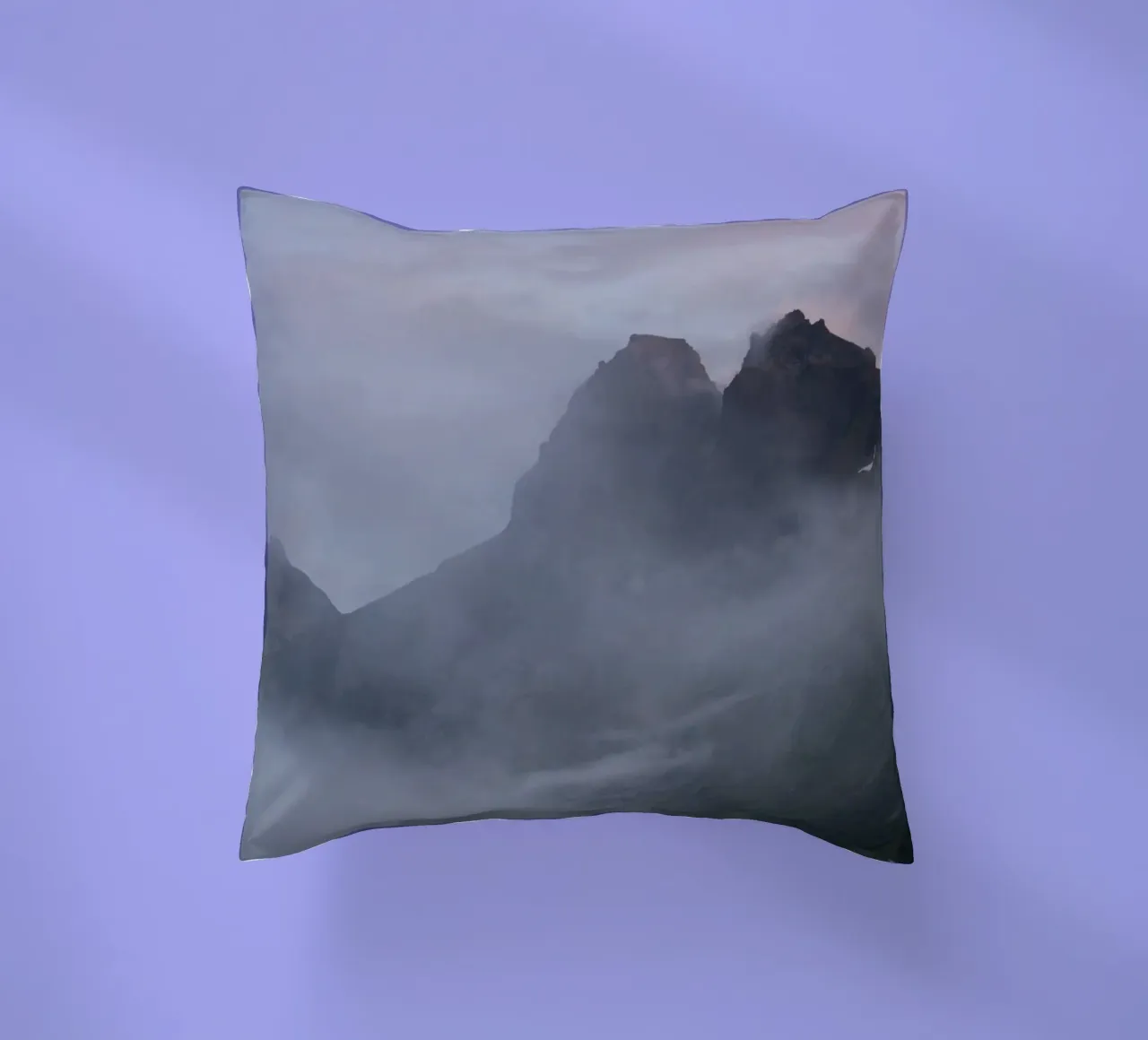 Foggy Evening Glow in Norway’s Mountains cuscino da karijn_landscapes