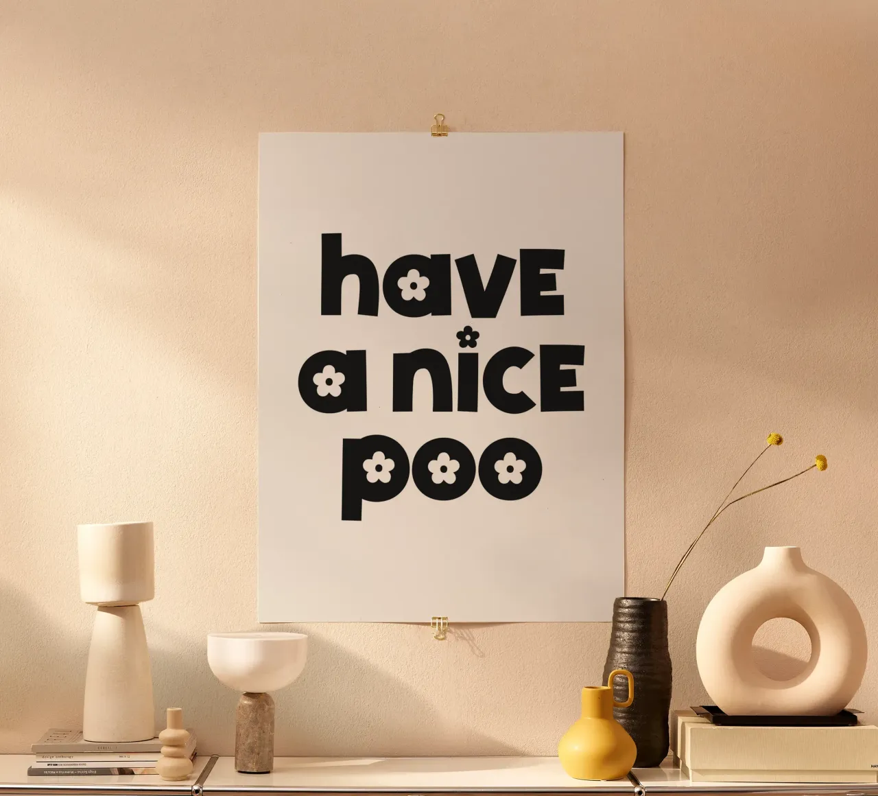 Buona cacca poster con telaio in plastica da Paigaam Studio