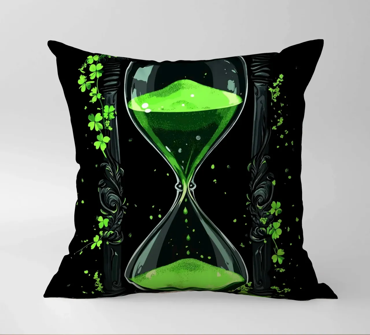 Clessidra con trifogli in verde cuscino da pixelbull - medieval art and more