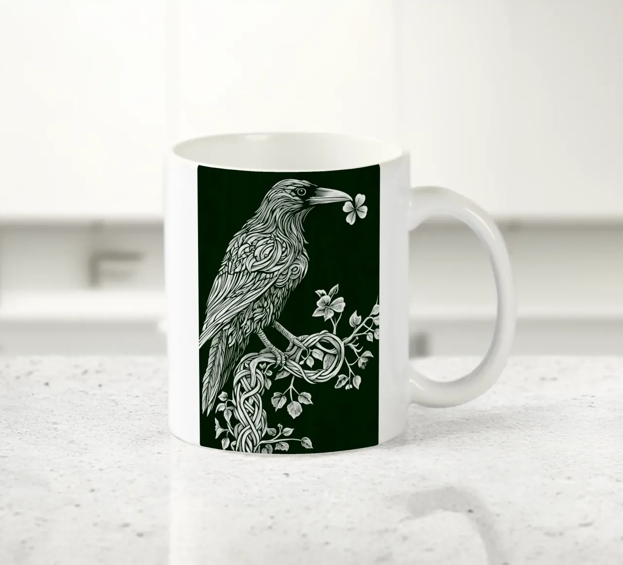 Corvo bianco con trifoglio sul ramo tazza in ceramica da pixelbull - medieval art and more