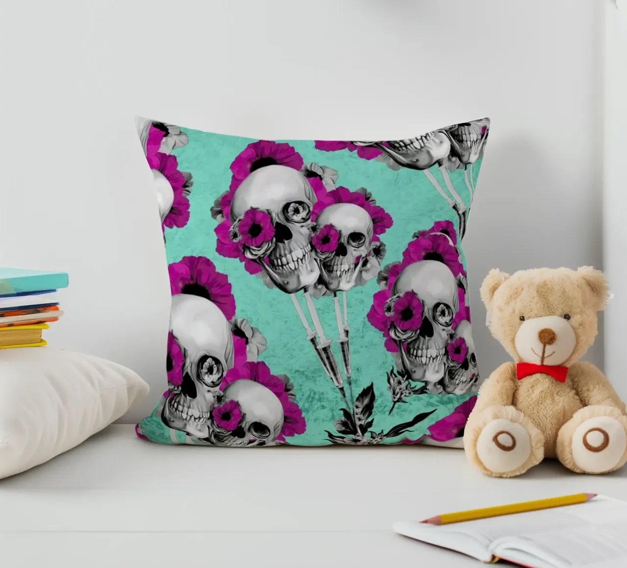 Skulls and Poppies Pattern Kissen von Kristy Patterson