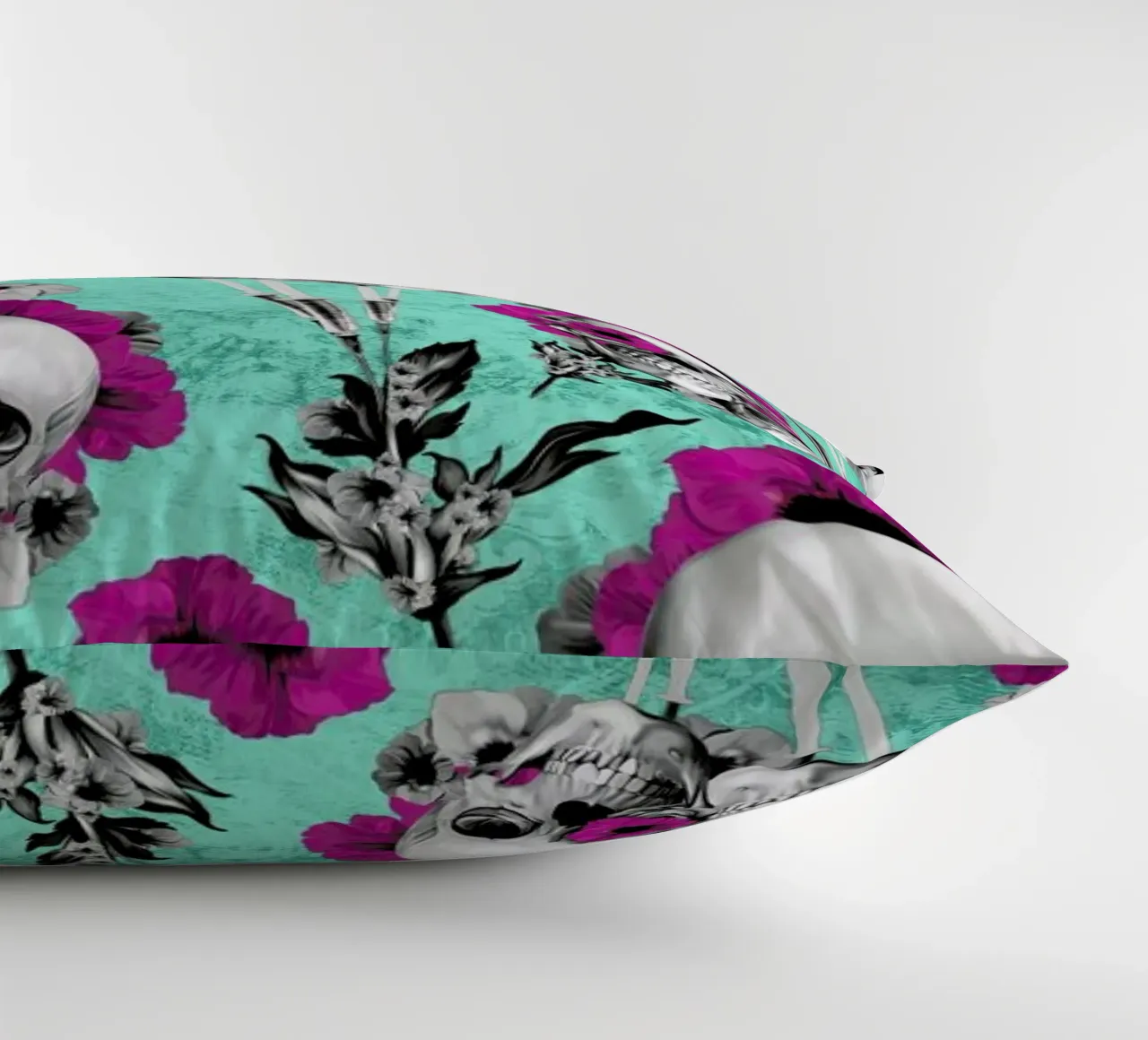 Skulls and Poppies Pattern cuscino da Kristy Patterson