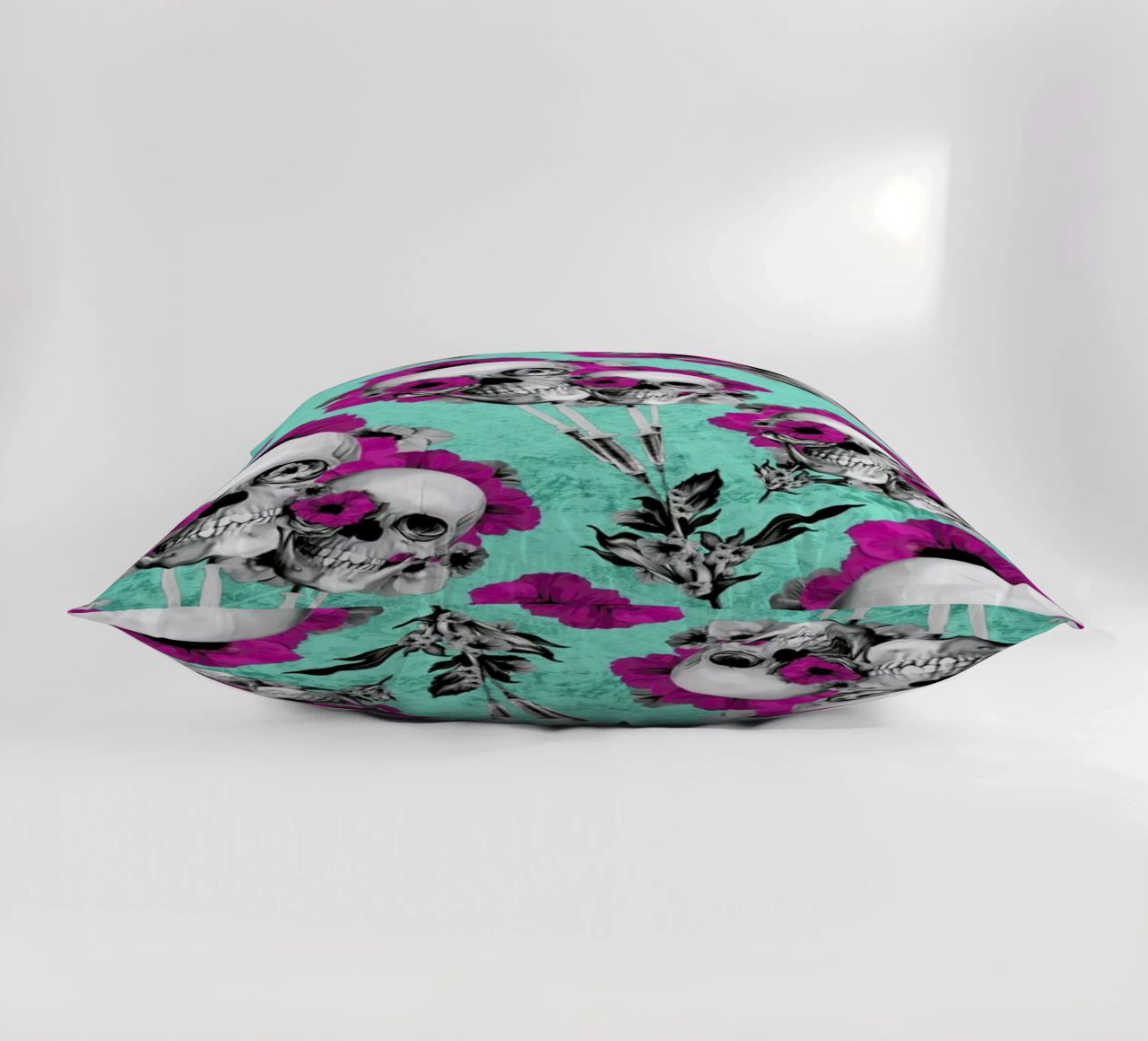 Skulls and Poppies Pattern cuscino da Kristy Patterson