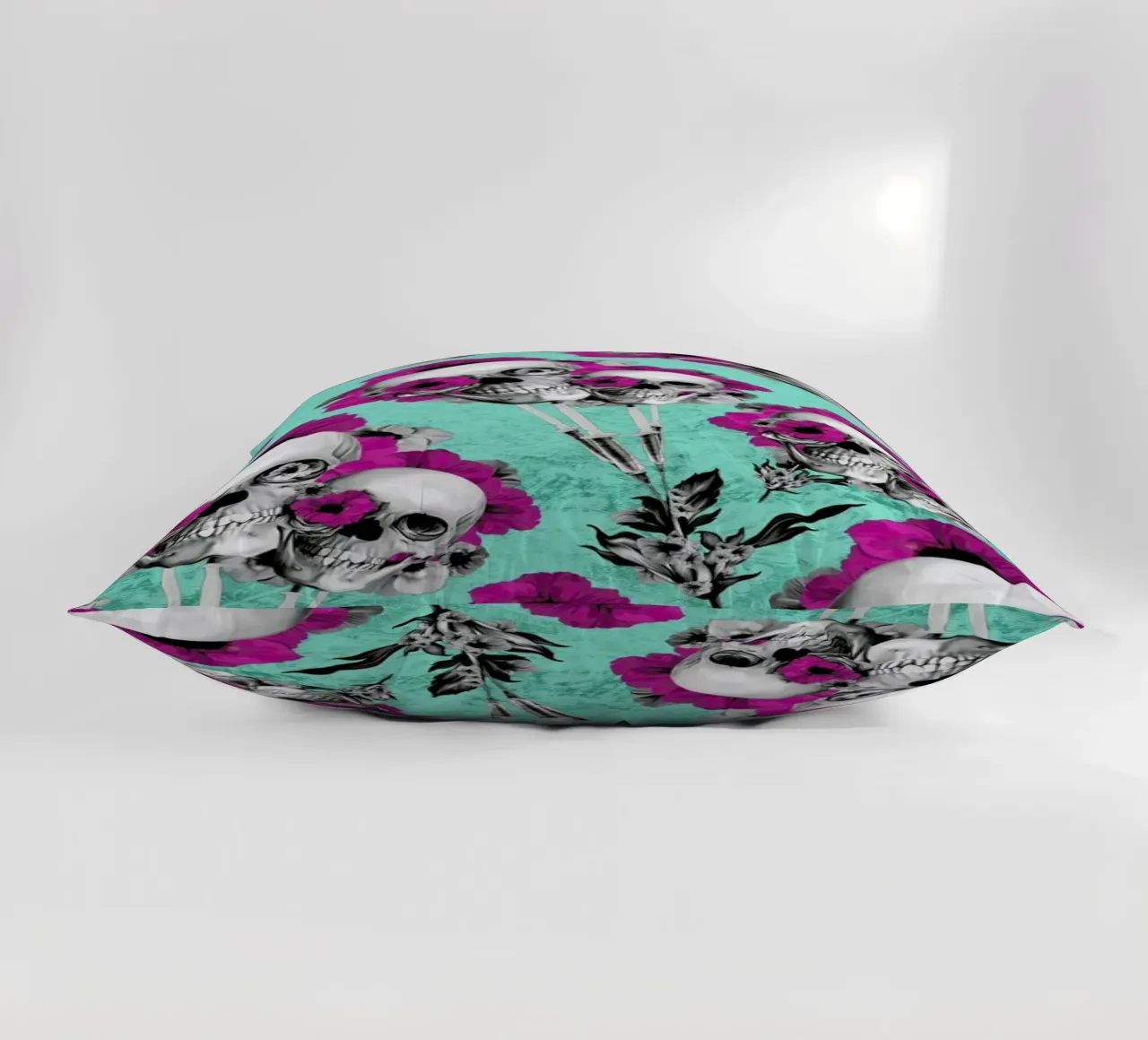 Skulls and Poppies Pattern cuscino da Kristy Patterson