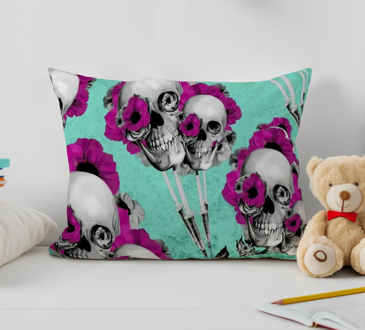 Skulls and Poppies Pattern cuscino da Kristy Patterson