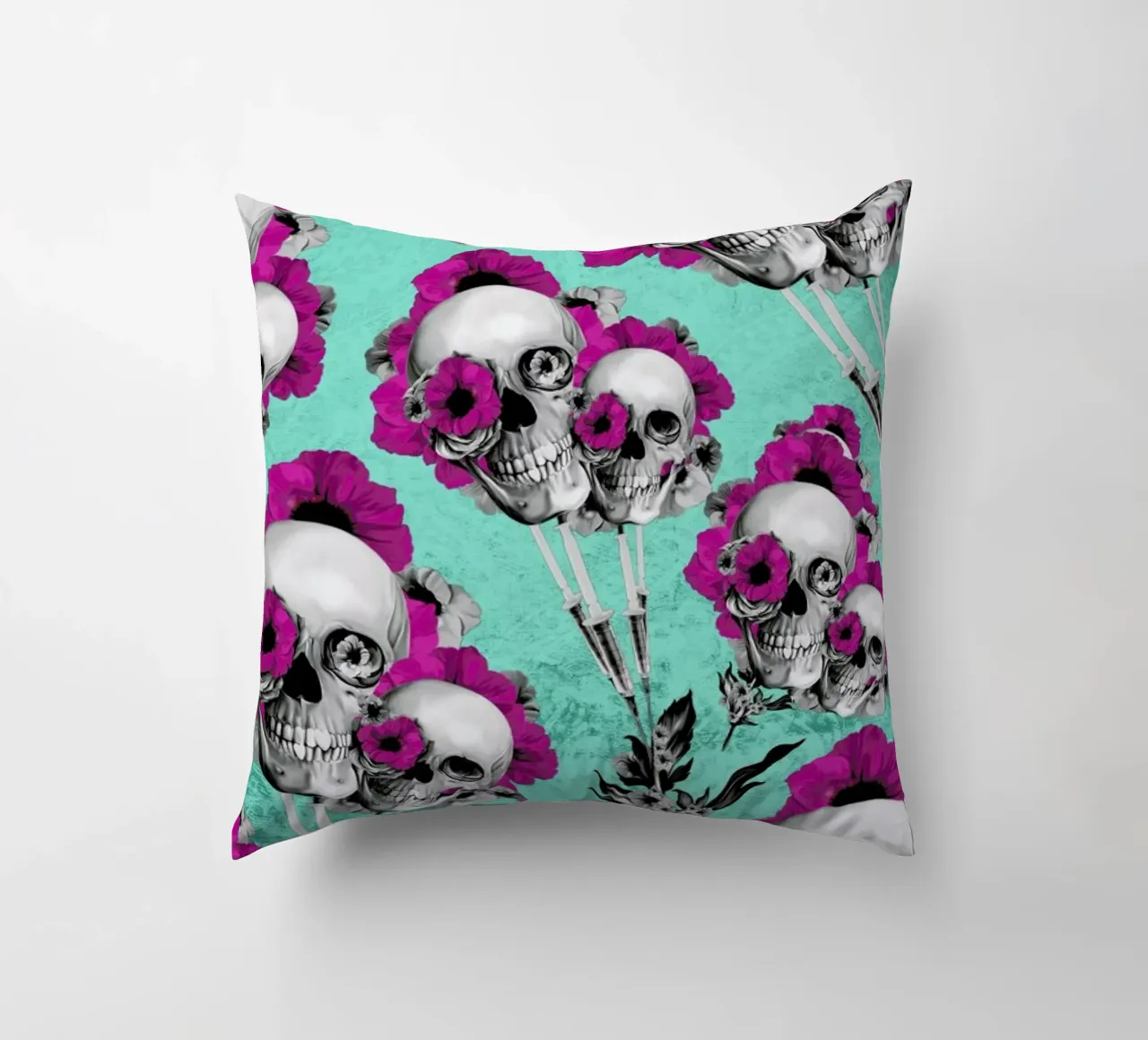 Skulls and Poppies Pattern cuscino da Kristy Patterson