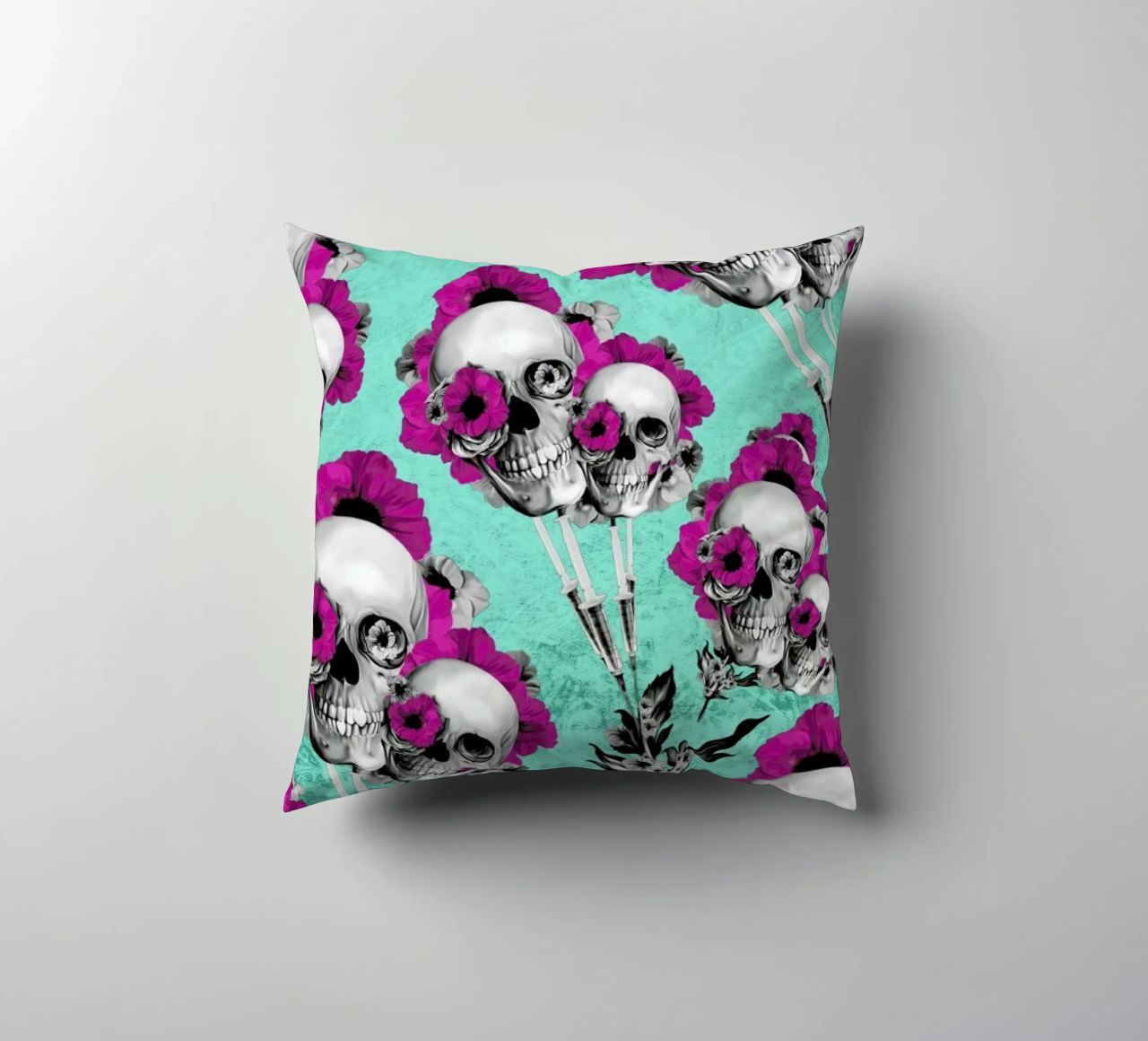 Skulls and Poppies Pattern cuscino da Kristy Patterson