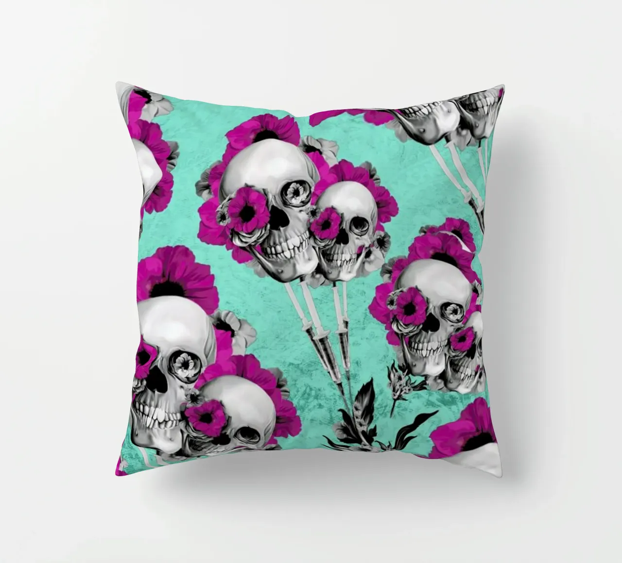 Skulls and Poppies Pattern Kissen von Kristy Patterson