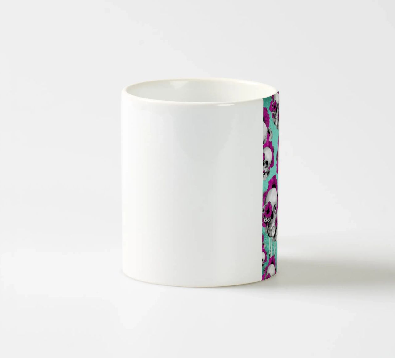 Skulls and Poppies Pattern tazza in ceramica da Kristy Patterson