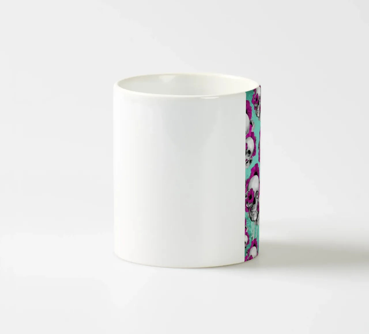 Skulls and Poppies Pattern mug en céramique de Kristy Patterson