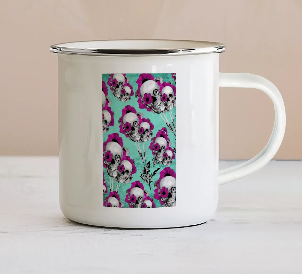 Skulls and Poppies Pattern mug en émail de Kristy Patterson