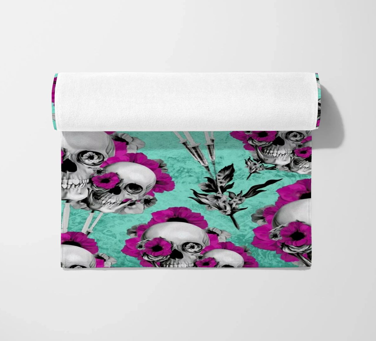 Skulls and Poppies Pattern telo mare da Kristy Patterson