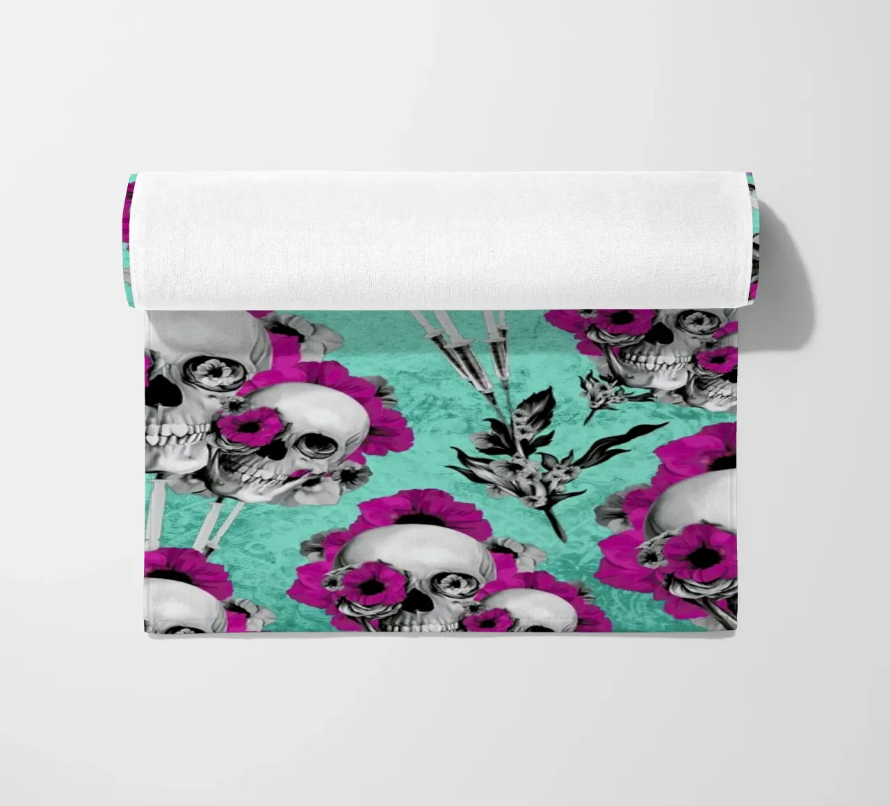 Skulls and Poppies Pattern telo mare da Kristy Patterson