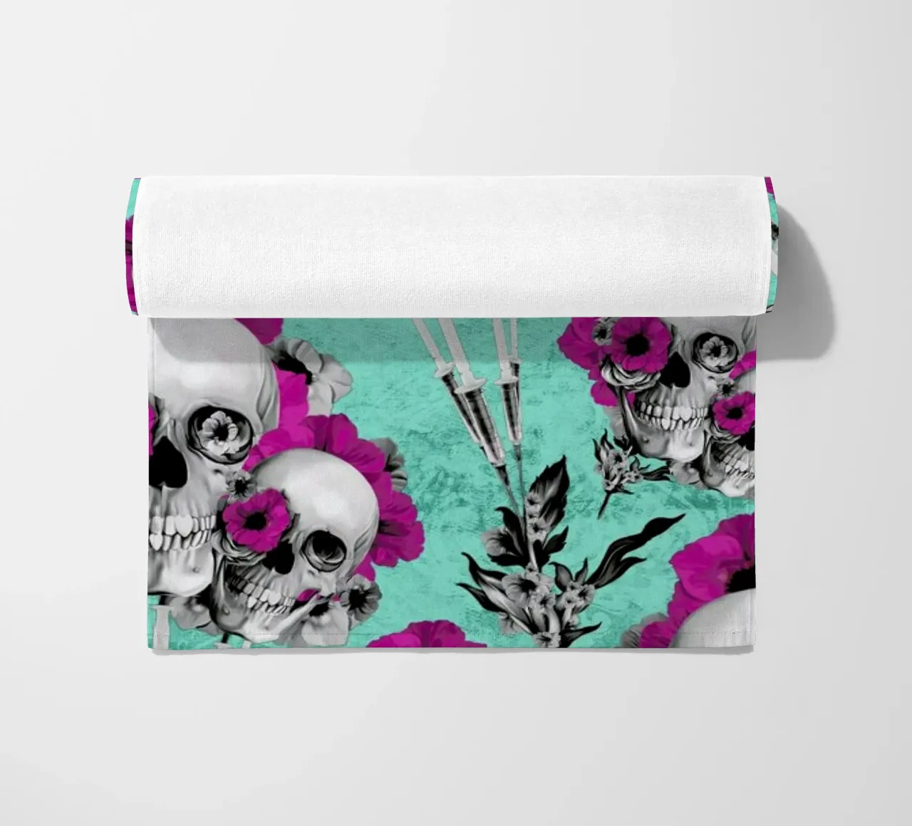 Skulls and Poppies Pattern telo mare da Kristy Patterson
