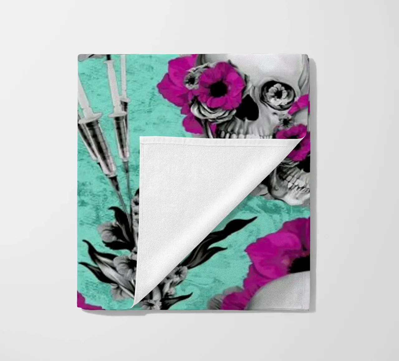 Skulls and Poppies Pattern telo mare da Kristy Patterson