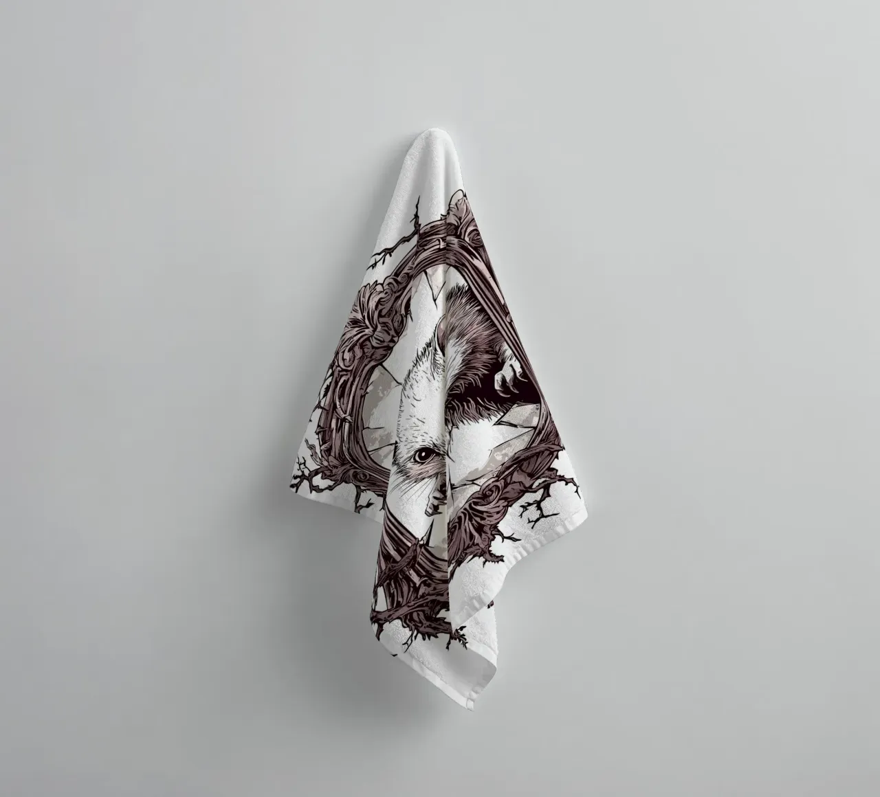 Un opossum brise le cadre d'un miroir serviette de bain de pixelbull - medieval art and more