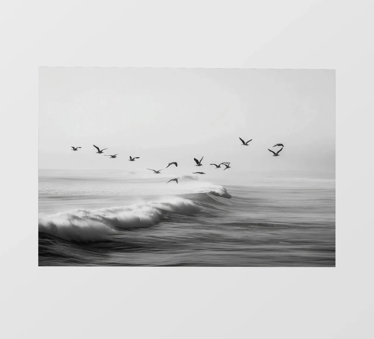 Zeemeeuwen over oceaangolven backlit folie van Indigo Tides Art