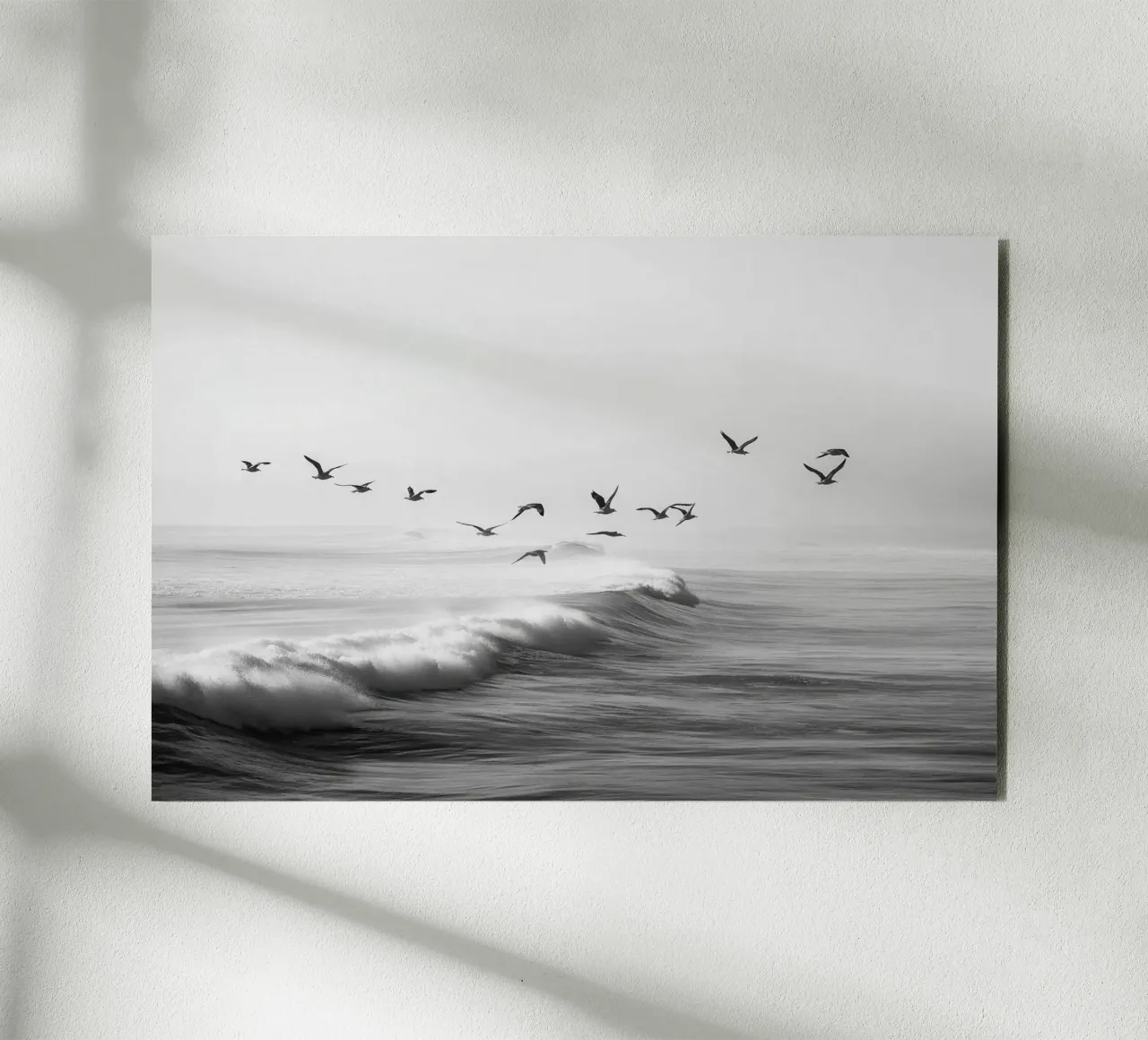 Zeemeeuwen over oceaangolven aluminium-dibond van Indigo Tides Art