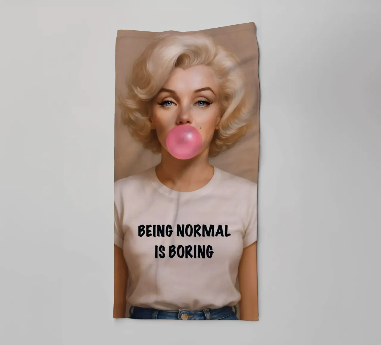 Marilyn Monroe normaal zijn is saai badhanddoek van ARTOMATIC