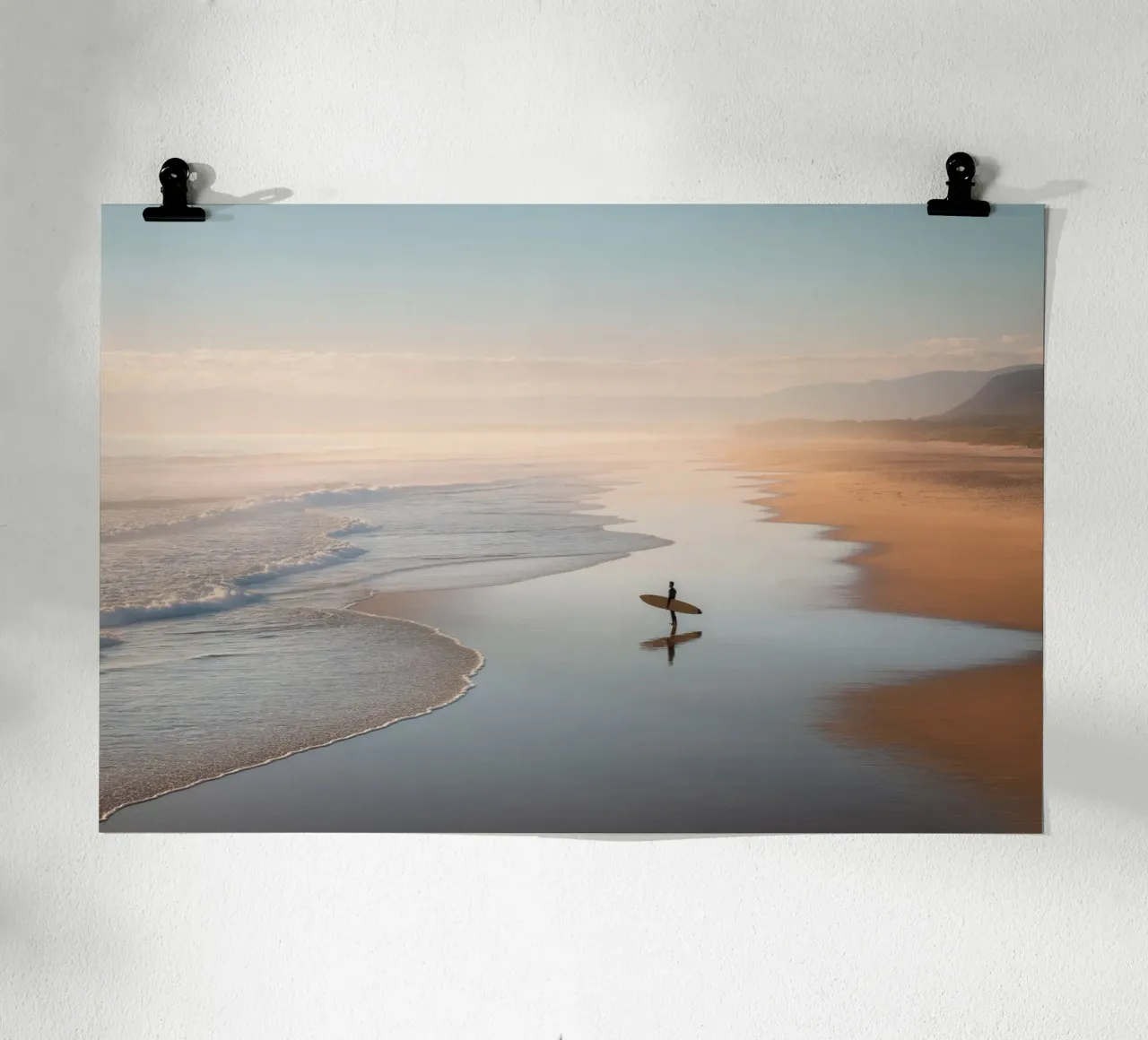 Amanecer en la playa - Surfer & Ocean Waves hahnemühle de Indigo Tides Art