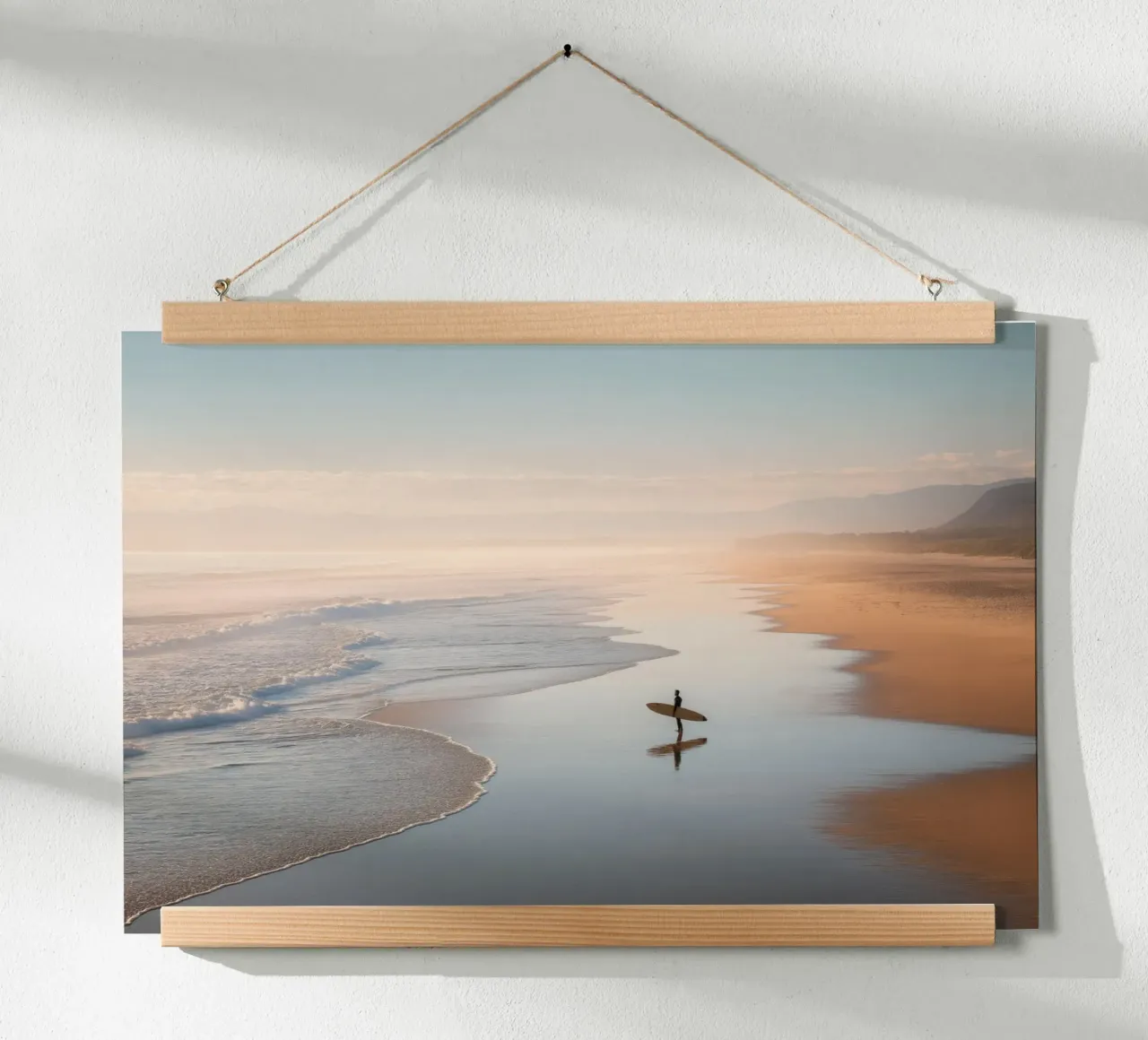 Amanecer en la playa - Surfer & Ocean Waves hahnemühle de Indigo Tides Art